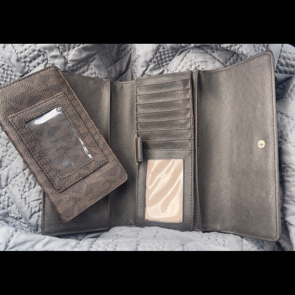 Michael Kors checkbook wallet - Picture 3 of 9